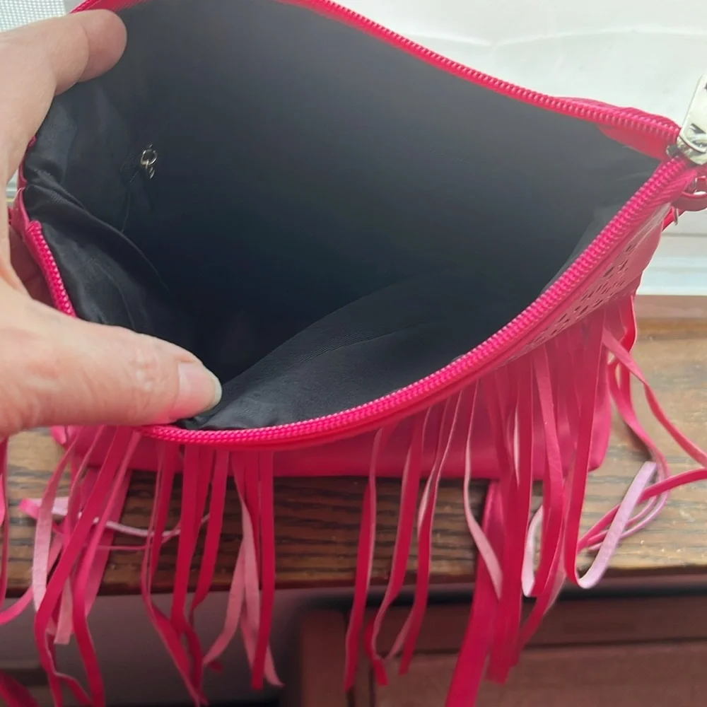 Raspberry Fringe Purse - Picture 4 of 4